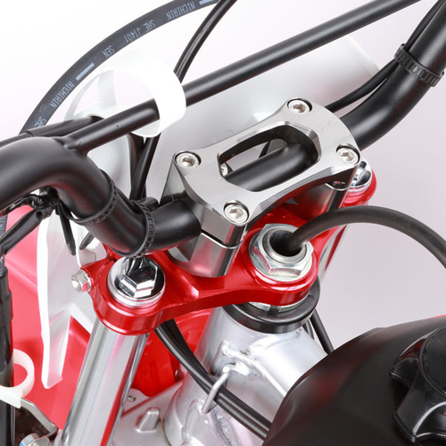 ZE11-3403 ZETA Top Clamp SX DRZ400SM '05- Black