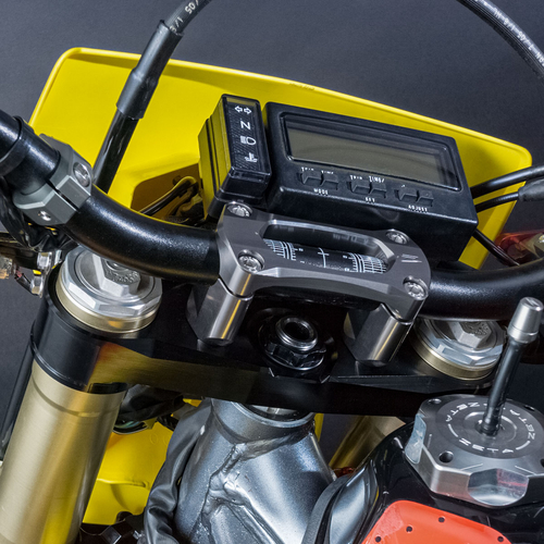 ZE11-3403 ZETA Top Clamp SX DRZ400SM '05- Black